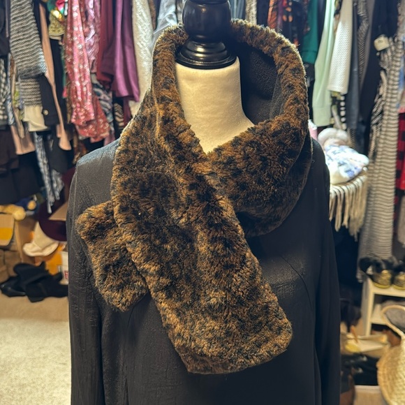 Scarf - Picture 1 of 5